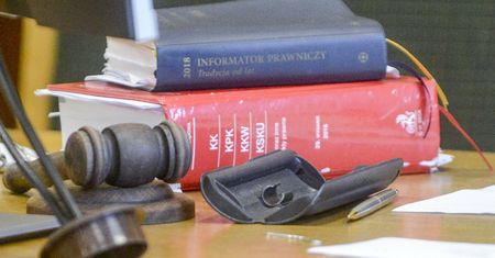Rozprawy zaczynają się punktualniej, ale sędziowie coraz częściej agresywni