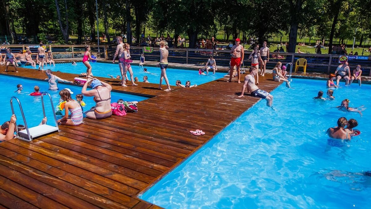 Baseny Słoneczny Wrotków nad zalewem Zemborzyckim