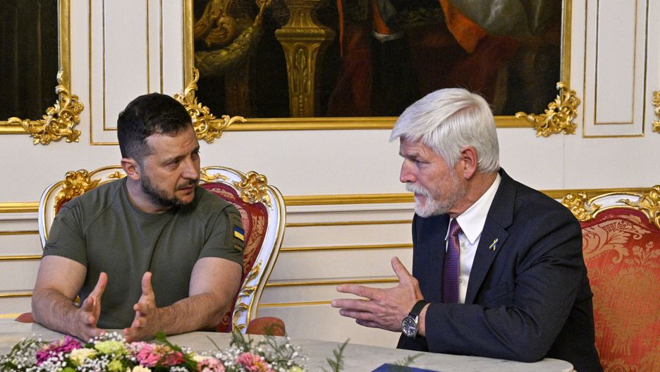 Volodymyr Zelenskiy, Petr Pavel
Czech President Petr Pavel, right, meets his Ukrainian counterpart Volodymyr Zelenskiy, left, during Zelenskiy's visit of the Czech Republic, on July 6, 2023, at the Prague Castle. 
Dostawca: PAP/CTK
Michal Krumphanzl
Czech Republic, Ukraine, politics, diplomacy, president, Volodymyr Zelenskyy, Volodymyr Zelensky, Volodymyr Zelenskiy