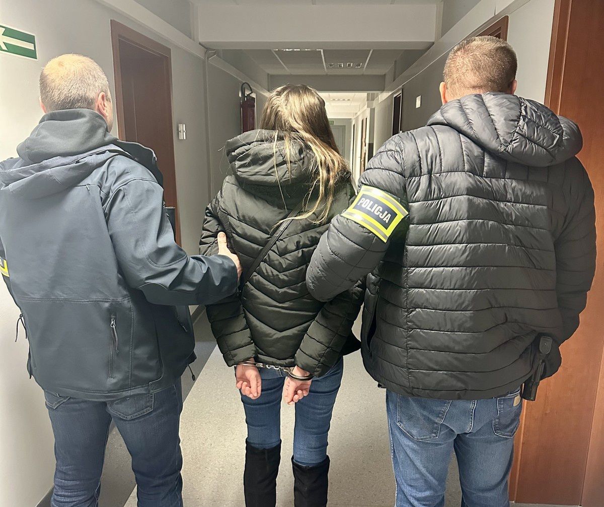Audi jechało całą szerokością drogi. Kierująca autem 35-latka miała ponad 4 promile we krwi