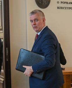 Siemoniak stanowczo: najmocniejsze tezy raportu dotyczą Macierewicza