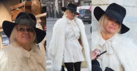 Pamela Anderson zwiedza Paryż w białym futrze i kapeluszu (ZDJĘCIA)