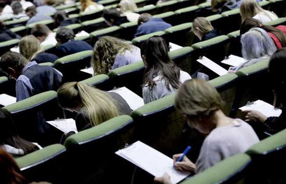 Tomasz Malarz Mistrzem Polskiej Ortografii 2022. Oto tekst Ogólnopolskiego Dyktanda