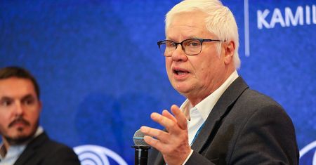 Były wicepremier ostrzega: realnie nie da się utrzymać w Polsce 2,5 tys. gmin