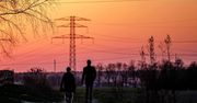 Ekspert wyjaśnia, dlaczego po kolacji warto wyjść na spacer