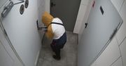 19-latek przyłapany w toalecie. Grozi mu 10 lat więzienia