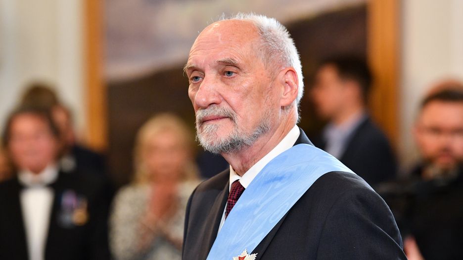 Antoni Macierewicz
Warszawa, 23.09.2022. Odznaczony Orderem Or�a Bia�ego, pose� PiS Antoni Macierewicz, 23 bm. w Belwederze w Warszawie. (aldg) PAP/Radek Pietruszka
Radek Pietruszka
odery, odznaczednie, odznaczenia, order, ordery, or�a bia�ego, pa�stwowe, polityk polityka