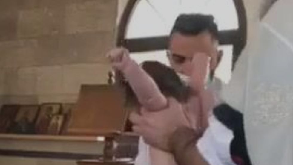 Oburzające zachowanie kapłana na chrzcinach