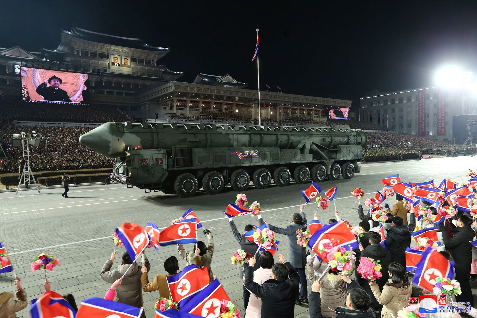 A photo released by the official North Korean Central News Agency (KCNA) shows people waving as an unidentified intercontinental ballistic missile (ICBM) is displayed during a military parade at Kim Il Sung Square to mark the 75th anniversary of the founding of the Korean People's Army (KPA), the revolutionary armed forces of the Worker's Party of Korea (WPK) in Pyongyang, North Korea, 08 February 2023 (issued 09 February 2023). EPA/KCNA EDITORIAL USE ONLY Dostawca: PAP/EPA.