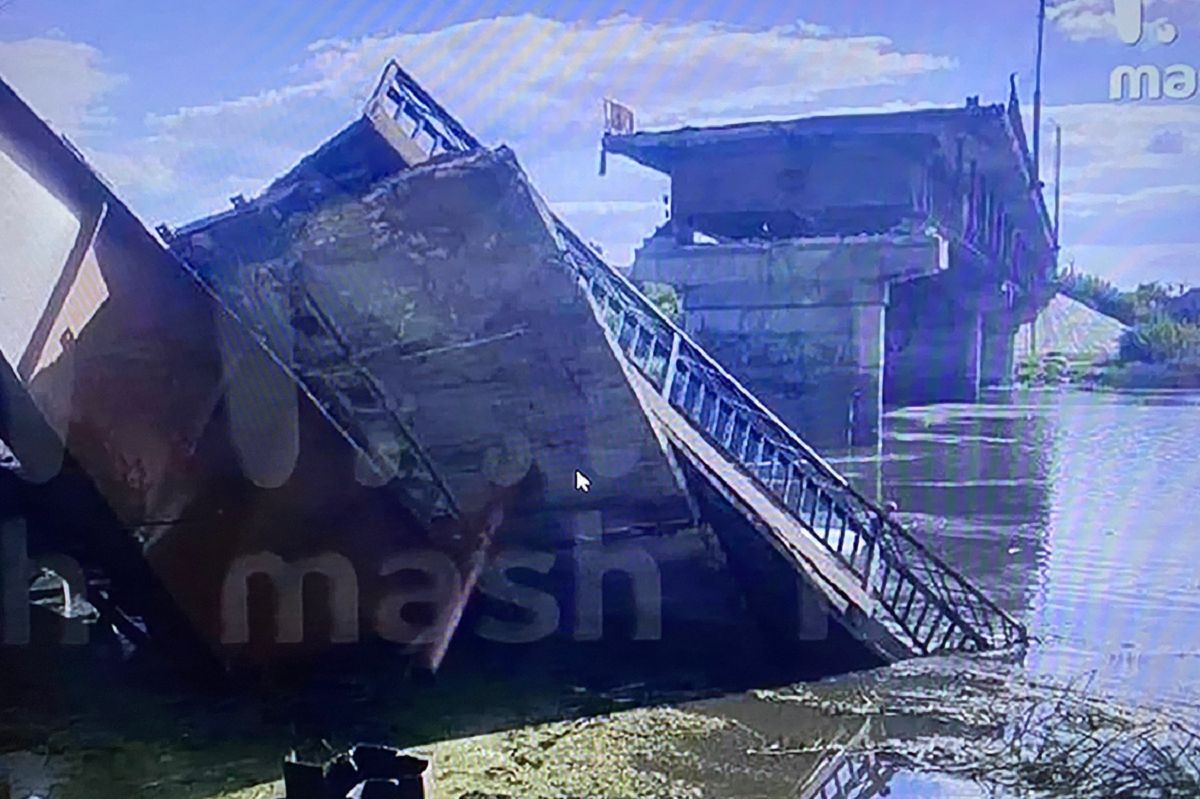 The HIMARS system damaged a bridge in the Kursk region. The Russians are in shock.