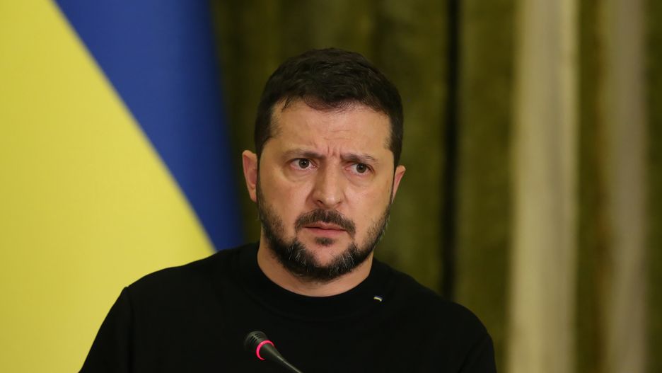 Kijów, Ukraina, 04.11.2023. Prezydent Ukrainy Wołodymyr Zełenski podczas konferencji prasowej po spotkaniu z przewodniczącą Komisji Europejskiej Ursulą von der Leyen w Kijowie, 4 bm. Trwa inwazja Rosji na Ukrainę. (sko) PAP/Viktor Kovalchuk