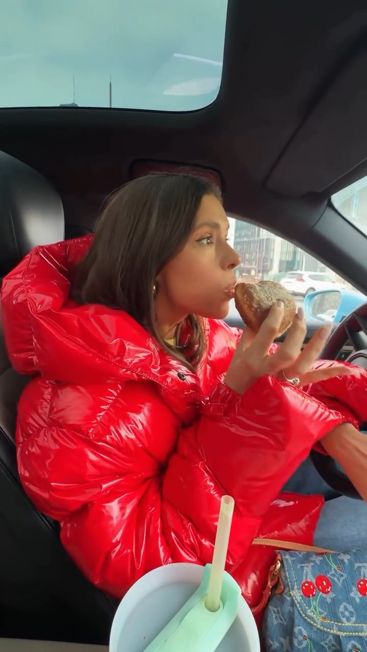 Klaudia Halejcio podczas degustacji pączków