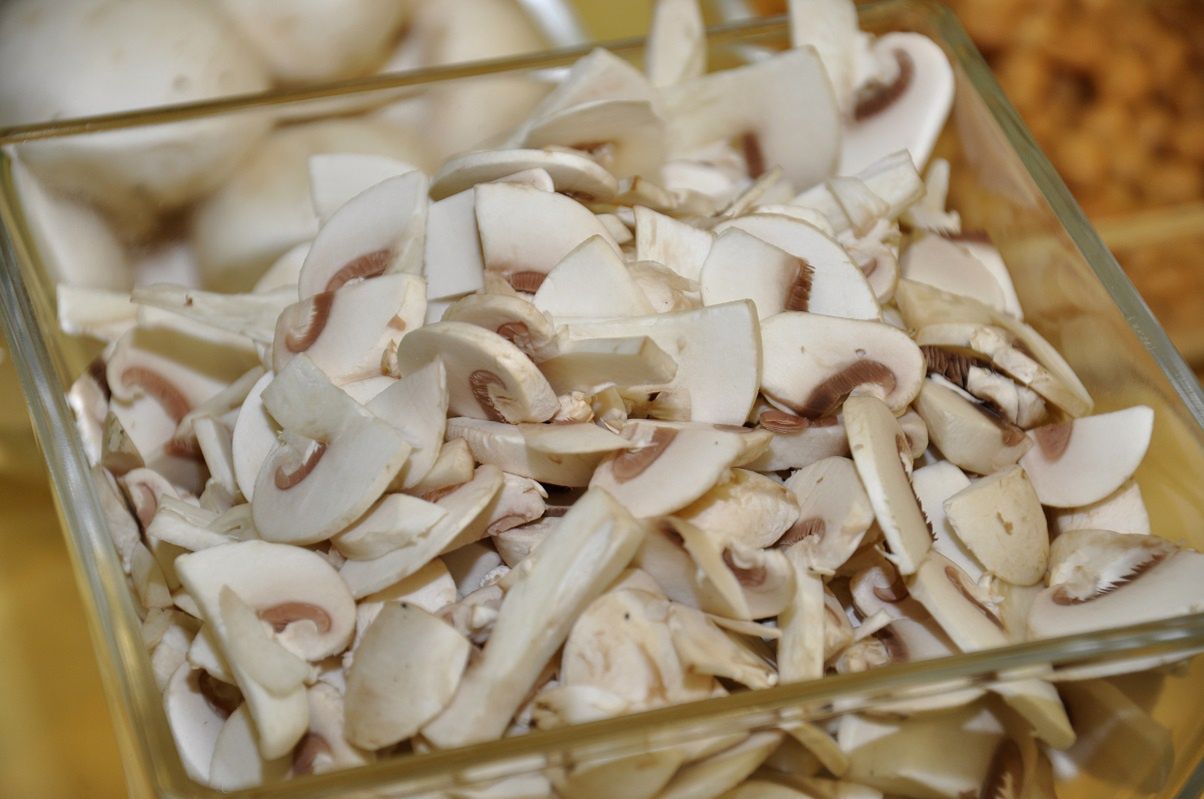 Is it safe to eat raw mushrooms? An expert clarifies doubts