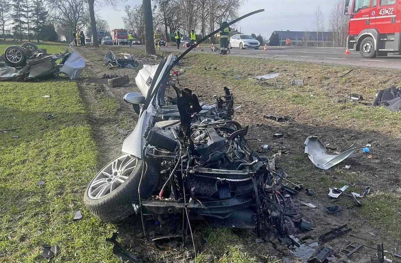 BWM rozpadło się na kawałki. Kierowca nie żyje