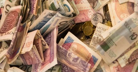 Polacy ruszyli do ZUS. "Zatrzęsienie wniosków" o nowe świadczenie