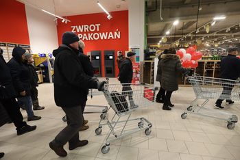 Miliony w system zwrotu opakowań - nowa era recyklingu w sklepach