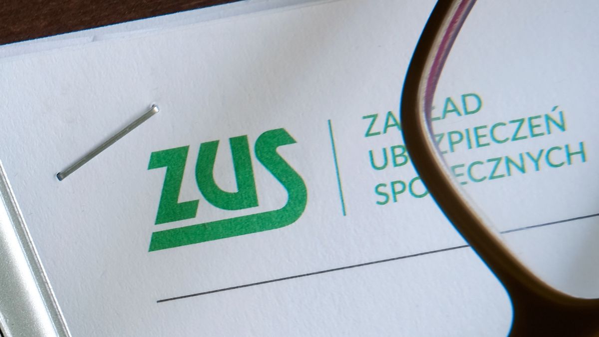 Lublin, Poland. 11 September 2022. Letter from ZUSDOROTA SZYMCZYKpension, money, saving, retirement, poland, finance, payment, retire, social, health, institution, national, polish, sign, budget, economy, employee, employer, government, calculator, glasses, calculate, estimate, investment, note, pay, pensioner, senior, tax, logotype, symbol, zus, bills, security, paper, green, logo, contributions, office, name, department, insurance, financial, letter, envelope, pension, money, saving, retirement, poland, finance, payment, retire, social, health, institution, national, polish, sign, budget, economy, employee, employer, government, calculator, glasses, calculate, estimate, investment, note, pay, pensioner, senior, tax, logotype, symbol, zus, bills, security, paper, green, logo, contributions, office, name, department, insurance, financial, letter, envelope