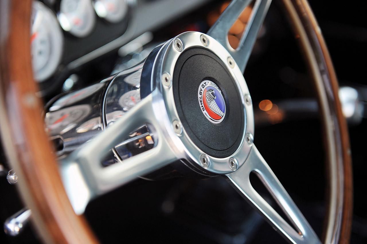 Classic Recreations 1966 Shelby GT350CR na efektownych zdjęciach [galeria] 33