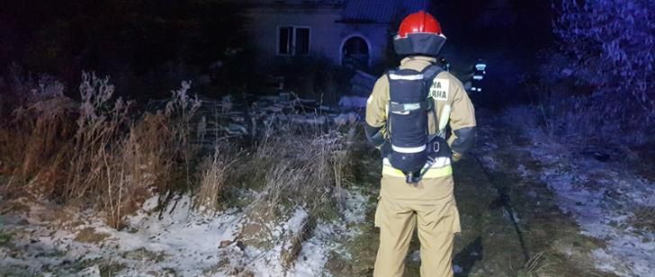 Pożar w budynku mieszkalnym i poszkodowana osoba – gmina Kunów