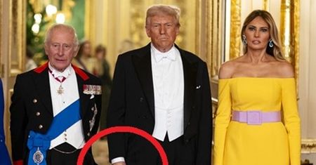 Spotkał się z królem Karolem. Dłoń Trumpa w centrum uwagi