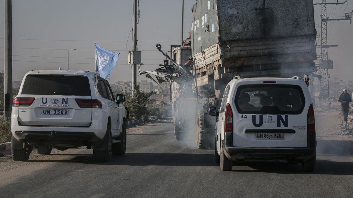 Vehicles belonging to the United Nations (UN) escort the removal of a destroyed van, with UN Relief and Works Agency (UNRWA) markings, following an Israeli strike on Salah al-Din Street south of Deir al-Balah, central Gaza, on Wednesday, Oct. 23, 2024. The US's top diplomat and Israel's Prime Minister Benjamin Netanyahu agreed Tuesday that the killing of Hamas leader Yahya Sinwar opens new possibilities for ending the conflict in the Gaza Strip but gave no indication that a 2 1/2-hour meeting yielded an accord on what comes next. Photographer: Ahmad Salem/Bloomberg via Getty Images