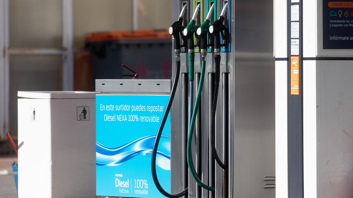 SPAIN - OCTOBER 28: Outside a gas station on October 28, 2024, in Madrid, Spain. Thus, the price of benchmark oil for Europe fell this Monday to 71.71 dollars per barrel, the lowest level since the beginning of October. (Photo By Eduardo Parra/Europa Press via Getty Images)