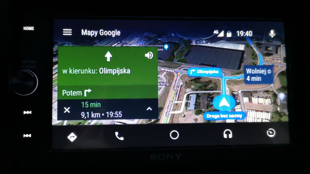 Android Auto: nawigacja w Mapach Google z widokiem satelitarnym.