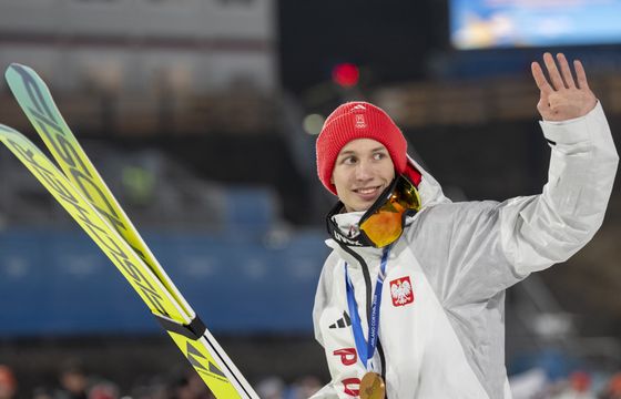 Sukcesy Kacpra Tomasiaka zwiększają widownię skoków