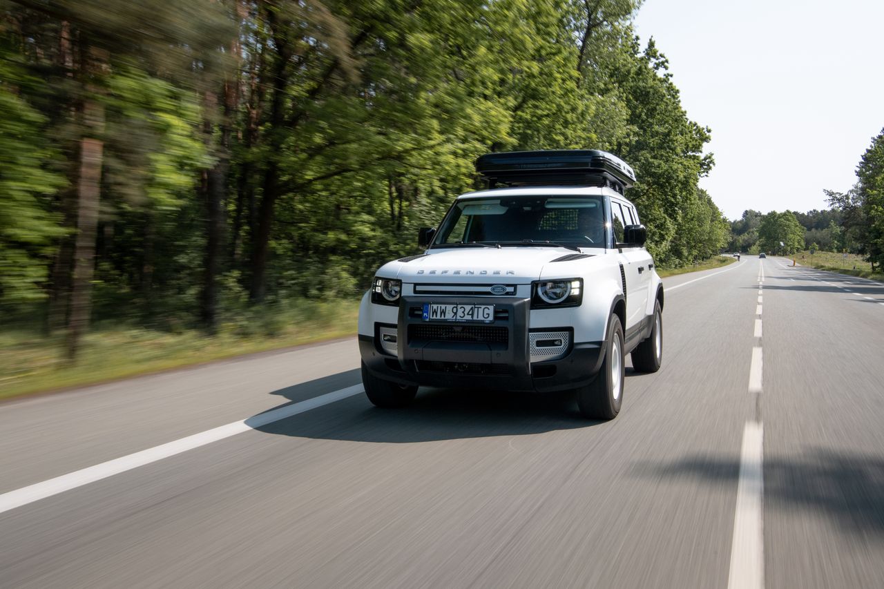 Test: Defender Hardtop z namiotem dachowym i dieslem – idealna konfiguracja