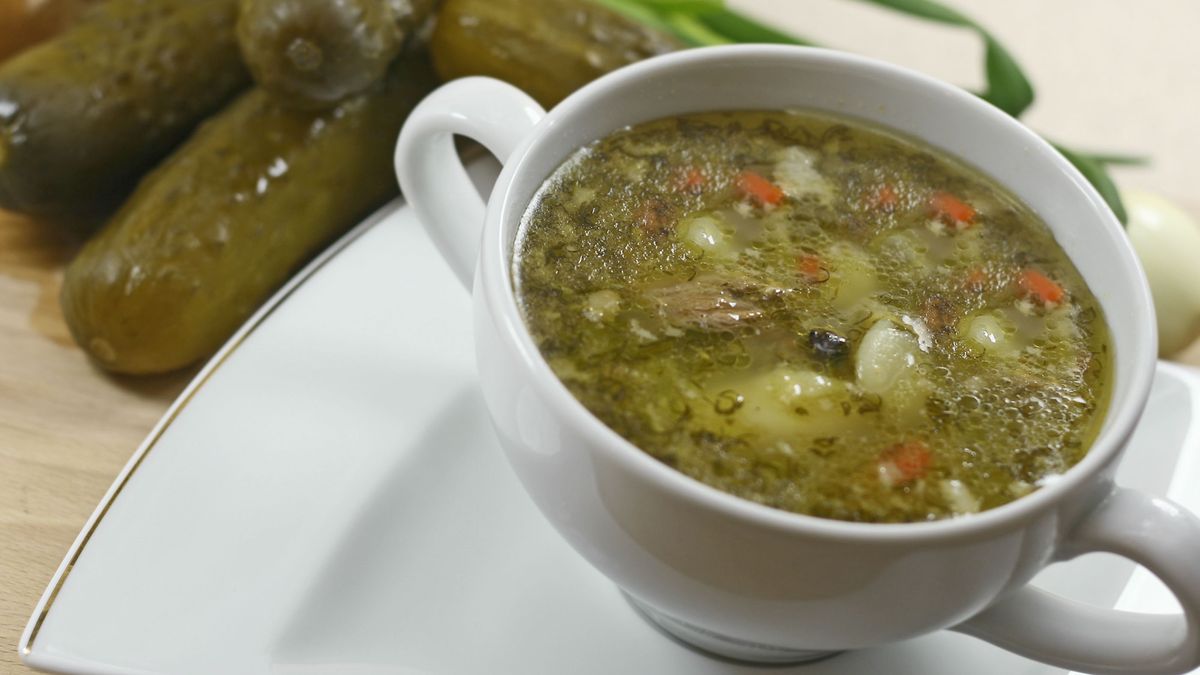 Zupa ogórkowa to klasyka kuchni polskiej 
