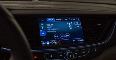Radio DAB+ w samochodzie. Kolejny punkt wyposażenia obowiązkowego