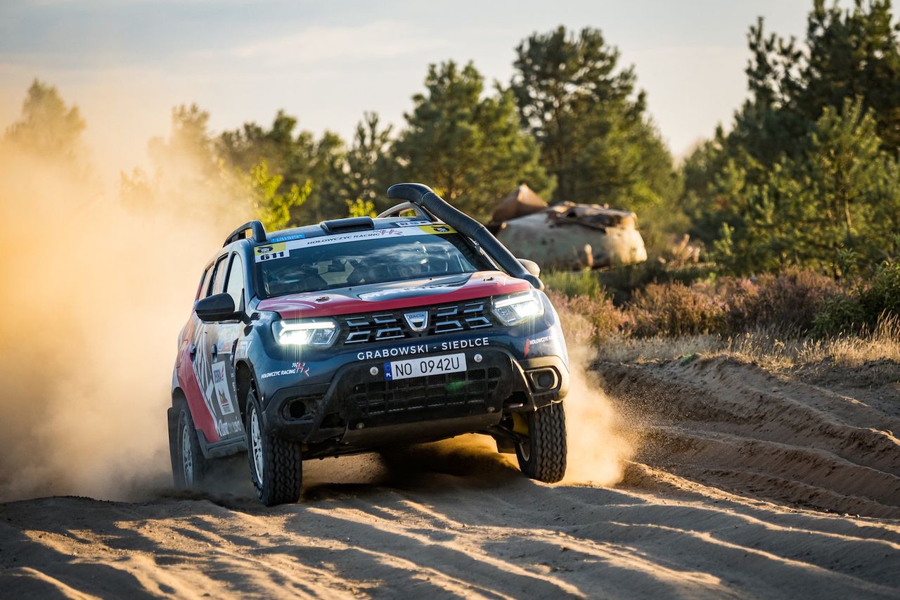 Dacia Duster sprawdza się w offroadzie, ale Dakar to "nieco" wyższa liga