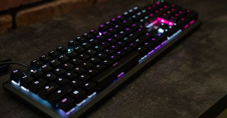 Corsair K70 Core – niezła klawiatura dla graczy, którą mało kto wybierze