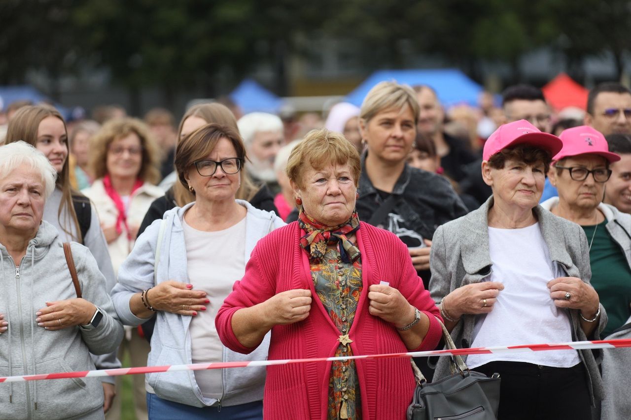 W Środzie Wielkopolskiej chcą pobić rekord Polski w samobadaniu piersi. Towarzystwo Średzkich Amazonek zaprasza do udziału w wydarzeniu