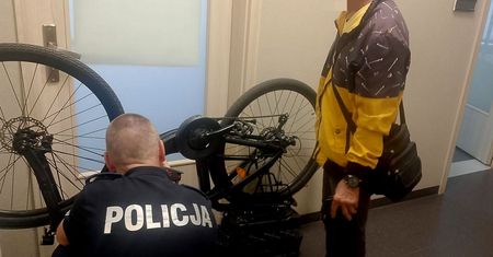 Przyjechał na komisariat oznakować rower. Był pijany