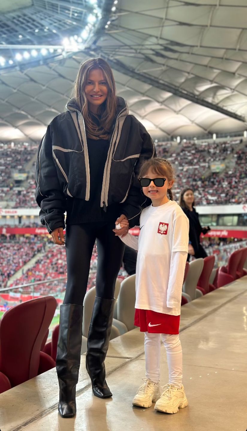 Anna Lewandowska w towarzystwie bliskich kibicuje mężowi