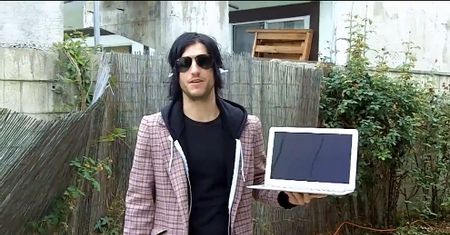 MacBook Air wysadzony w powietrze [wideo]