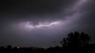 Burze, silny wiatr i możliwe podtopienia. IMGW ostrzega mieszkańców Podkarpacia
