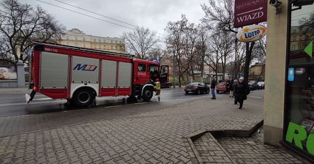 Utrudnienia na ul. Lubartowskiej po zderzeniu autobusu komunikacji miejskiej i samochodu