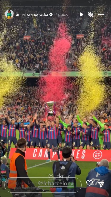 Anna Lewandowska z córkami wspiera Roberta Lewandowskiego na Camp Nou