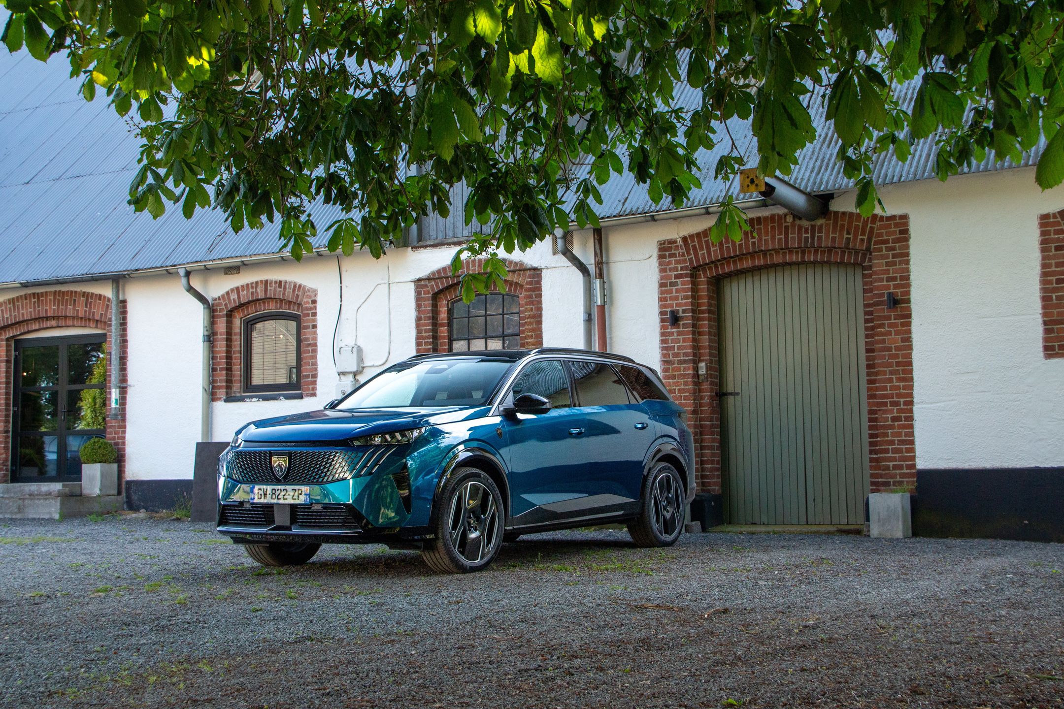 Peugeot e-5008