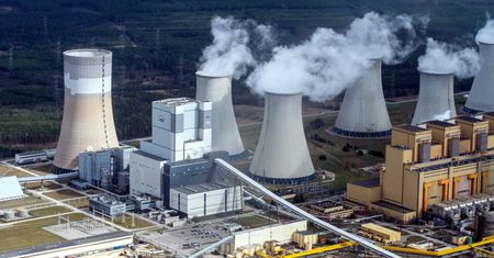 Kto obsłuży polskie elektrownie jądrowe? "Szkolenie powinno zacząć się już teraz"