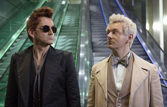 Michael Sheen i David Tennant w serialu "Dobry omen"