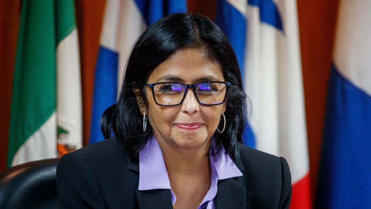 (FILE) - Venezuela's Executive Vice President Delcy Rodriguez attends the 'Regional integration, perspectives and experiences of Latin America and the Caribbean' forum, amid the 48th Ordinary Meeting of the Latin American Council of SELA, in Caracas, Venezuela, 30 November 2022 (re-issued 03 January 2026). Vice President Delcy Rodriguez appeared on Venezuelan state TV on 03 January 2026 saying the government does not know the whereabouts of Venezuelan President Nicolas Maduro and his wife Cilia Flores after the USA claimed their capture following a military strike against Venezuela on 03 January 2026. EPA/MIGUEL GUTIERREZ Dostawca: PAP/EPA.