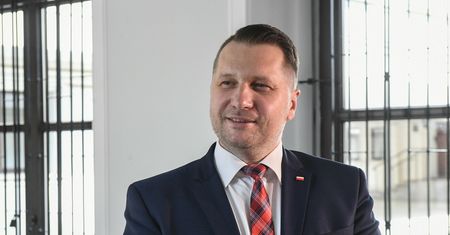 Koronawirus. Przemysław Czarnek oddał osocze. Miał źle założoną maseczkę