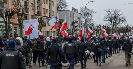 Narodowcy dofinansowywani przez władzę? "Zbrojne ramię PiS-u"