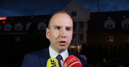 Człowiek Nawrockiego usłyszał zarzuty. Chodzi o podrabianie podpisów