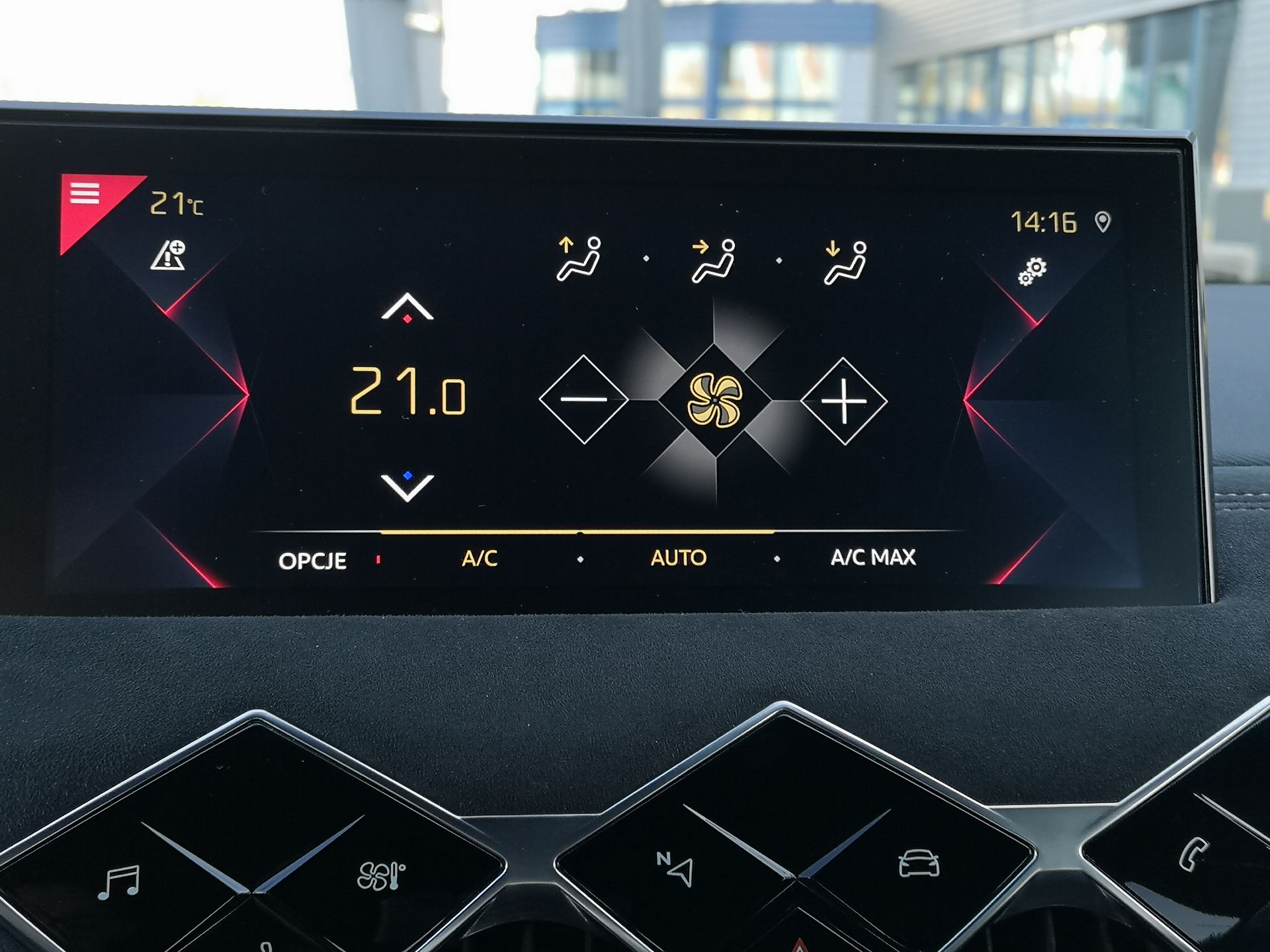 DS 3 Crossback: Rzut oka na system info-rozrywki, systemy wsparcia i bezpieczeństwa 6