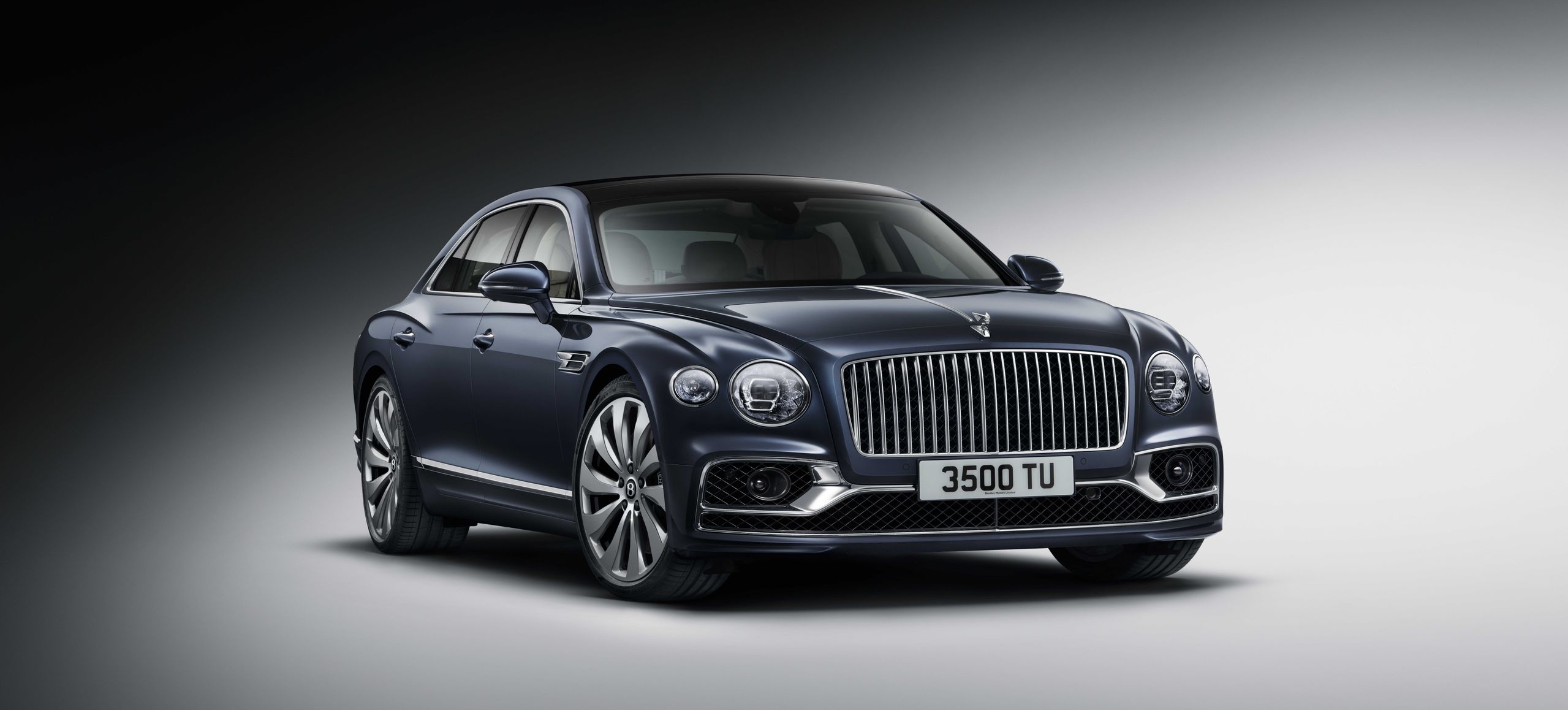 Skoro ma być luksusowo i z mocnym silnikiem, to czemu nie bentley flying spur