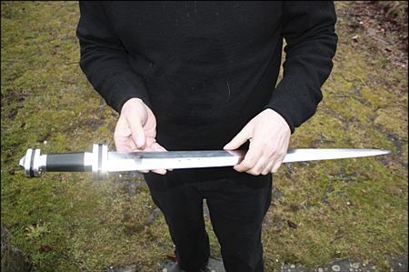 Terry Pratchett wykuł miecz z meteorytów
